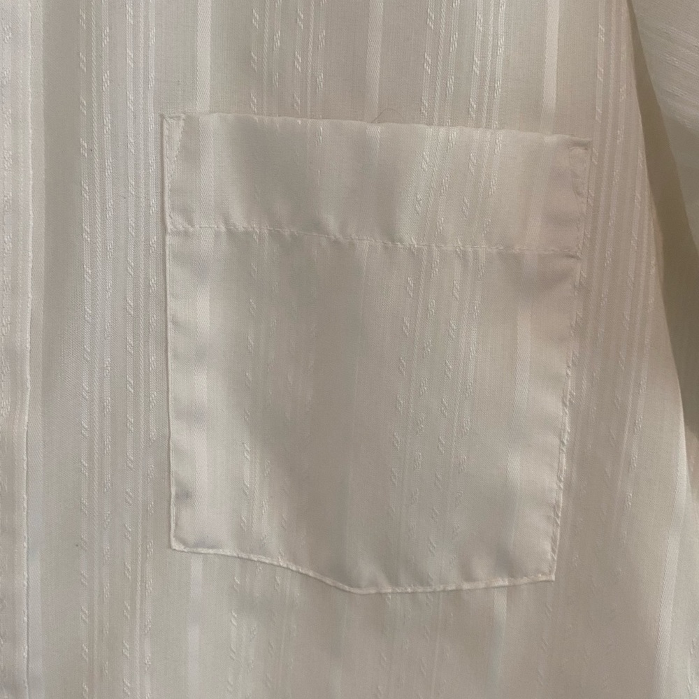CAREER CLUB SHORTSLEEVE BUTTON DOWN SIZE SMALL - Picture 6 of 6